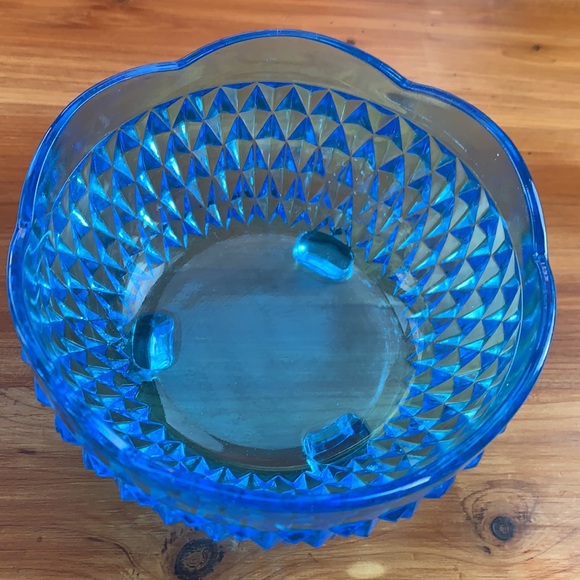 Antique blue footed diamond point dish small feet - Picture 4 of 5